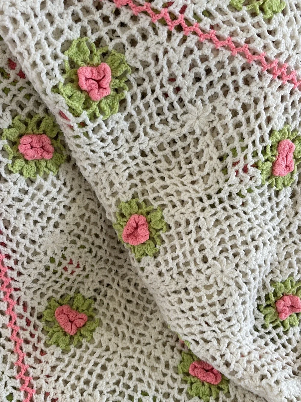 Vintage Handmade White Crochet Fringe throw blanket with Pink Rose Accents